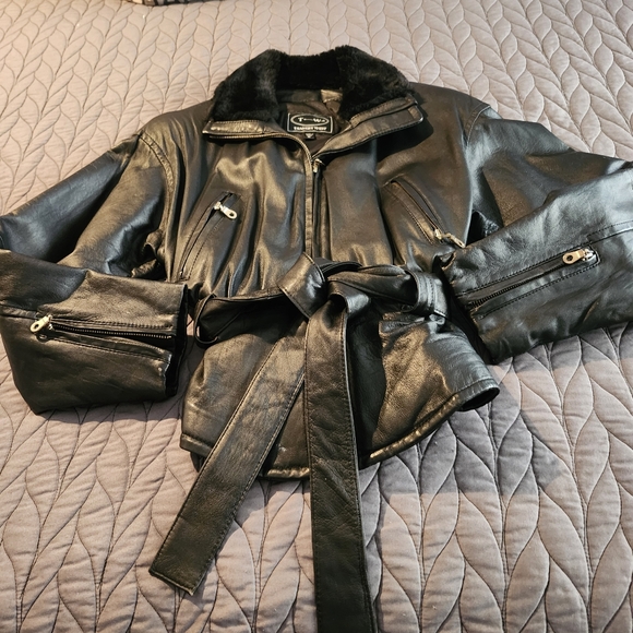 Ladies leather jacket - Picture 7 of 9